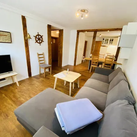 Kapitaenshaus Froehlich/tom * רוסטוק